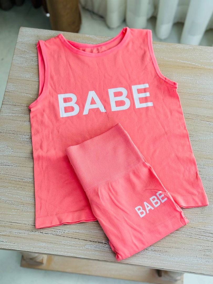 شلوار زنانه ست دو تکه تاپ و شلوار ورزشی وارداتی کد 20172